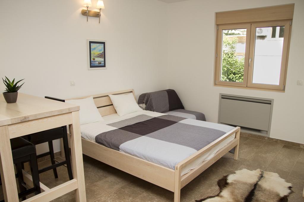 Apartments Brezanin Сутоморе Екстериор снимка