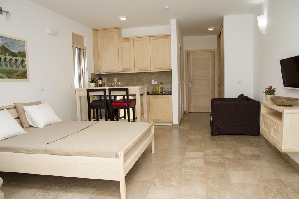 Apartments Brezanin Сутоморе Екстериор снимка